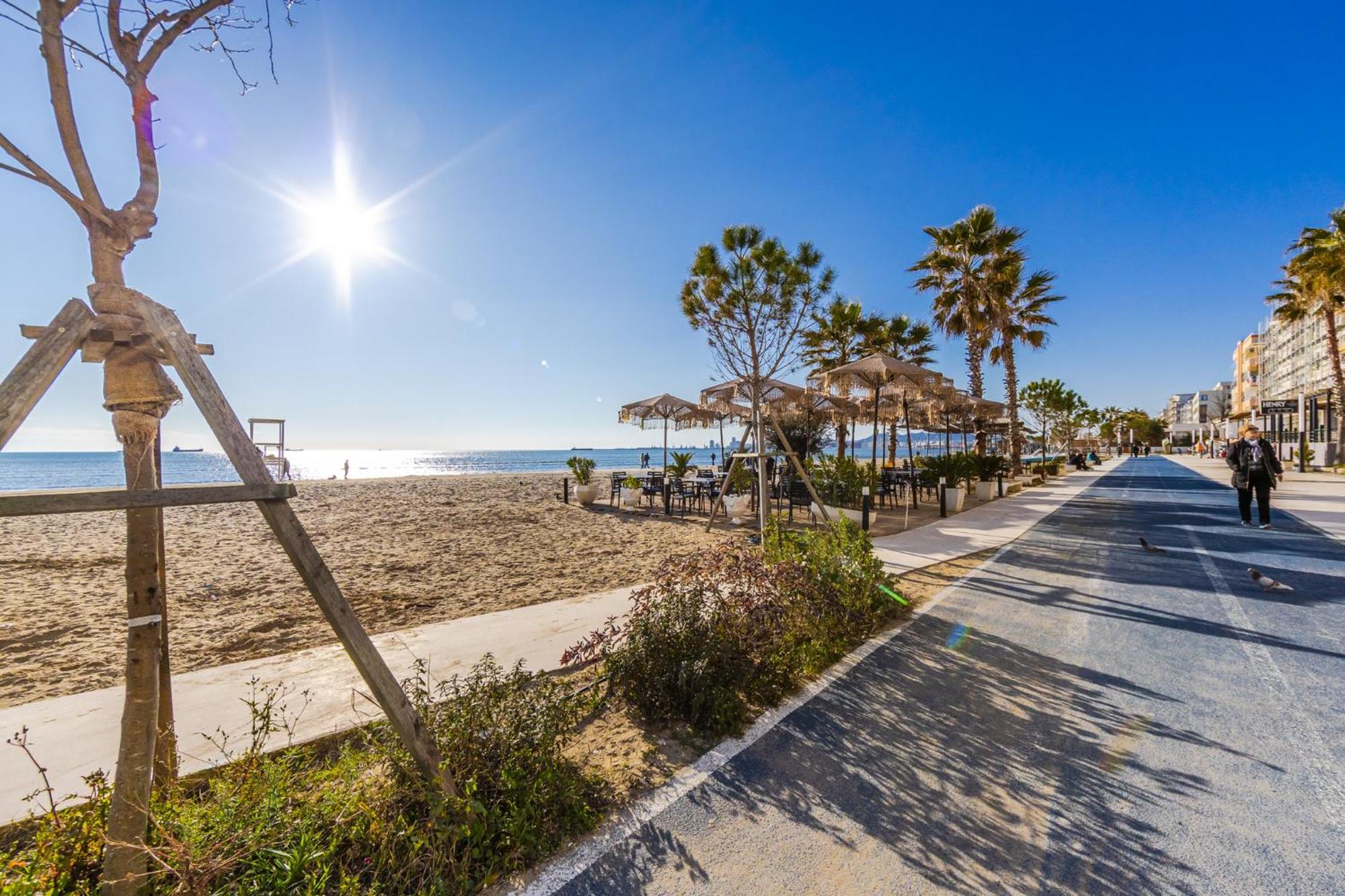 The Beachfront Apartment Дуррес Экстерьер фото